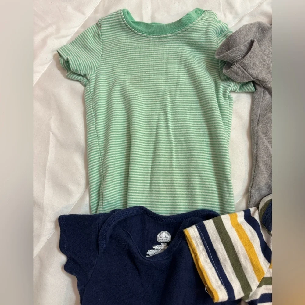 Bundle of 4 Multicolor Bodysuits Set 12 months with snaps